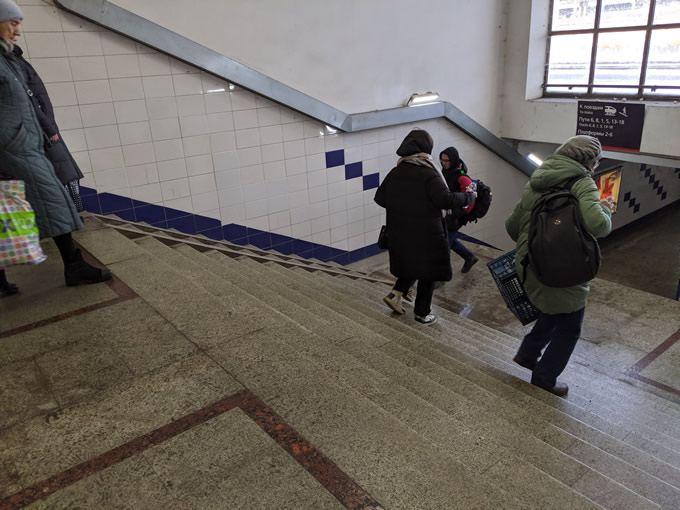 Вход в тоннель через Пригородные кассы со стороны площади Революции