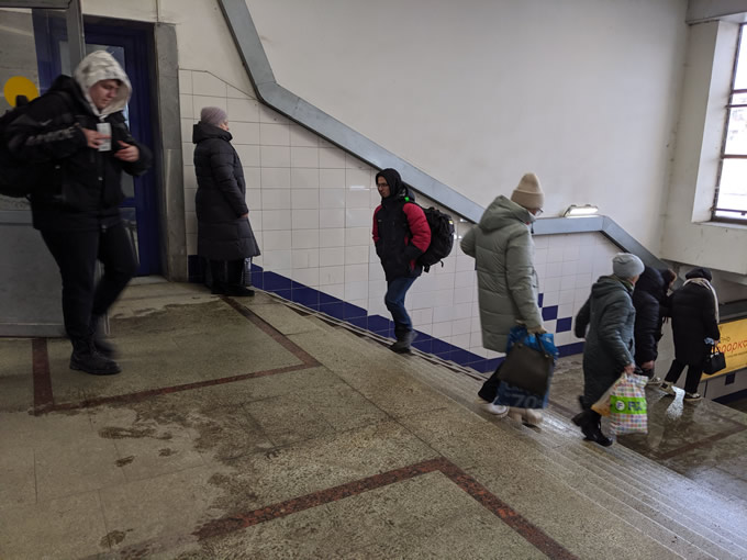 Вход в тоннель через Пригородные кассы со стороны площади Революции