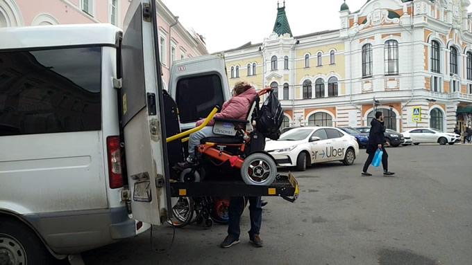 «Инватур» помогает с выбором гида и тотально слепым туристам, и инвалидам-колясочникам