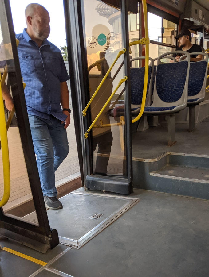 По городу ходят низкопольные автобусы