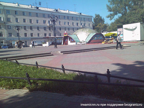 улица Коминтерна, центр Сормова Нижний Новгород - безбарьерная среда пандусы для колясок на тротуарах