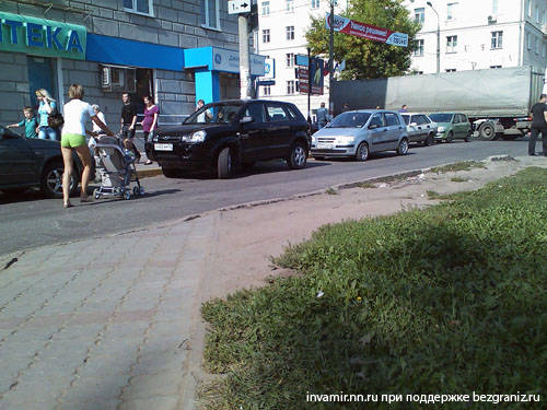 улица Культуры Нижний Новгород - безбарьерная среда искусственные препятствия и барьеры, защита пандусов от автомобилей