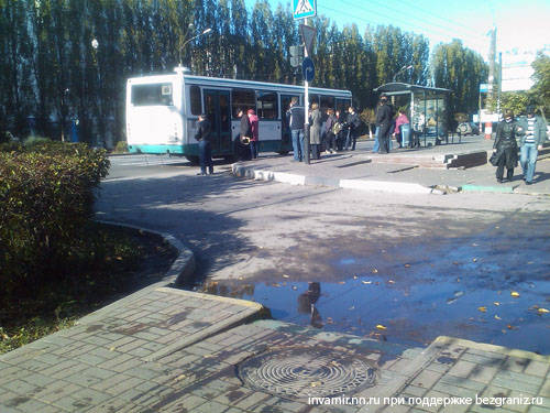 проспект Ленина Нижний Новгород - безбарьерная среда канализационные люки, поребрики и съезды с тротуара