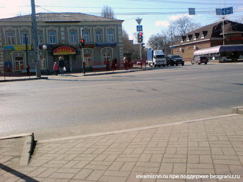 улица Коминтерна Нижний Новгород - безбарьерная среда бордюрный поребрик бордюрный камень