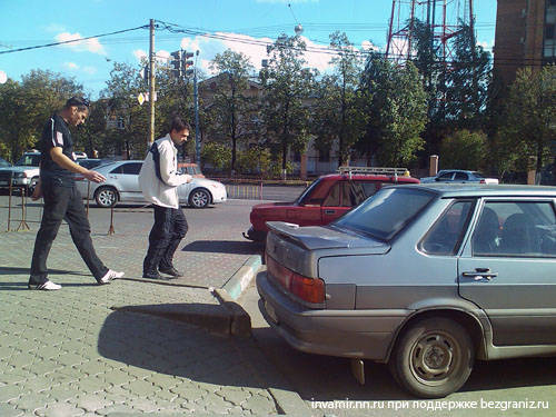 улица Белинского Нижний Новгород - безбарьерная среда искусственные препятствия и барьеры, защита пандусов от автомобилей