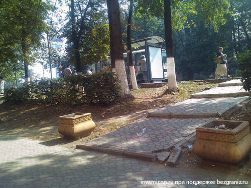 улица Бекетова Нижний Новгород - безбарьерная среда пандусы для колясок на тротуарах