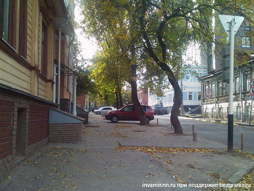 улица Алексеевская Нижний Новгород - безбарьерная среда пандусы для колясок на тротуарах