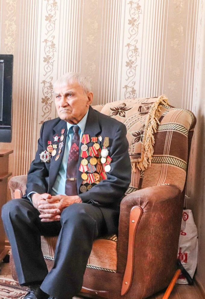 Ему 101 год. 13 марта 2020-го наш район поздравлял его с днем рождения – человека удивительной судьбы, ветерана Великой Отечественной войны Ивана Антоновича Солдатенкова