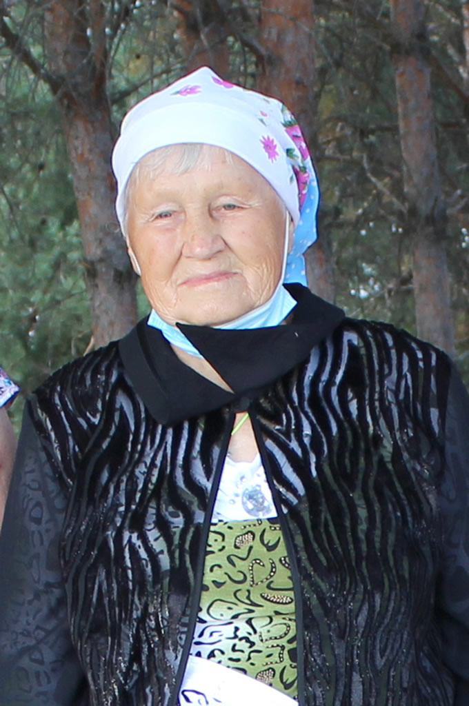 председателя Сосновской первички Анну Николаевну Абрамову с 80- летним юбилеем